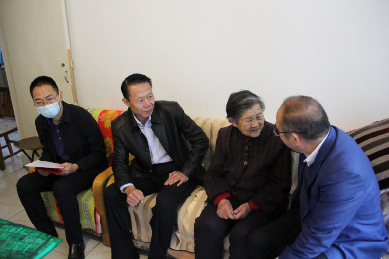 喜迎二十大 暖暖慰問情&mdash;&mdash;青海省總工會(huì)走訪慰問省部級(jí)勞模