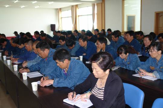 青海物產(chǎn)工業(yè)投資有限公司、青海長(zhǎng)春炭素有限公司召開貫徹省第十二次黨代會(huì)精神學(xué)習(xí)傳